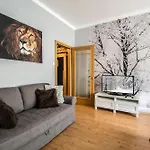 Main Square Sauna And Fireplace Apartment