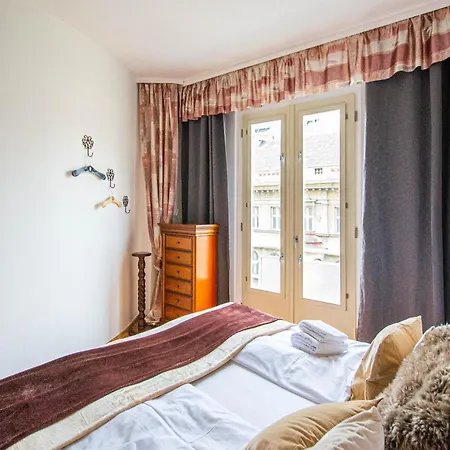 Main Square Sauna And Fireplace Apartment Prague