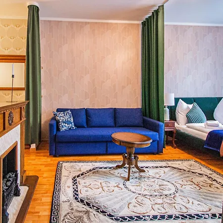 Main Square Sauna And Fireplace Apartment